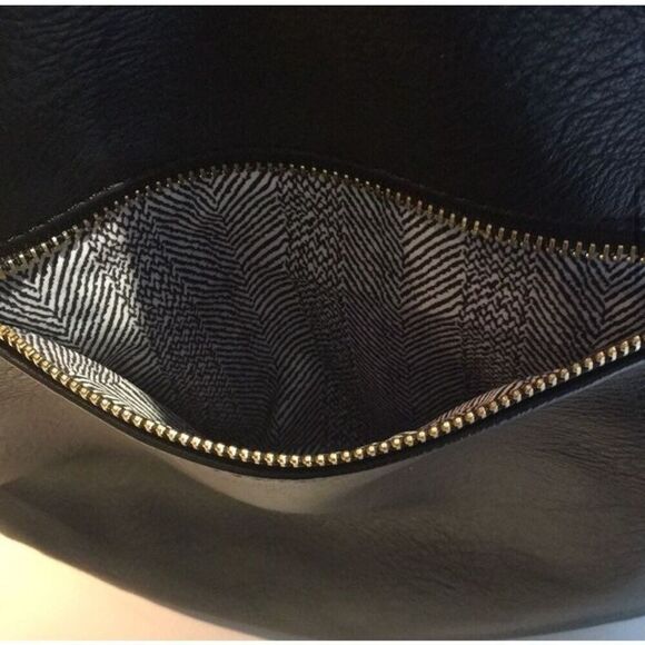 Chic Braided Front Shoulder Bag with Gold Zipper - Stylish and Functional - Picture 6 of 14